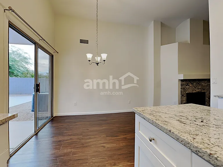 2107 E Catclaw St — Photo 4
