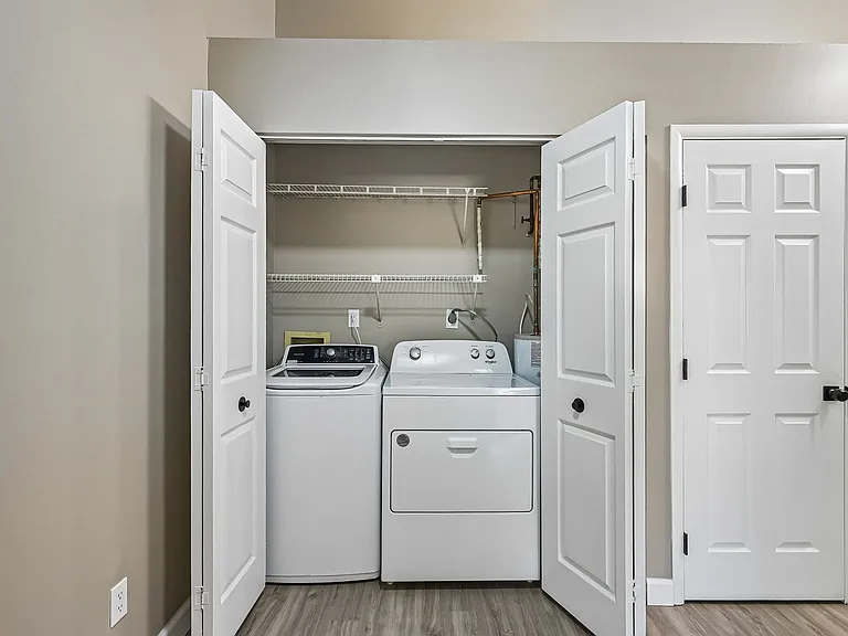 Abbington Village Apartments — Photo 9