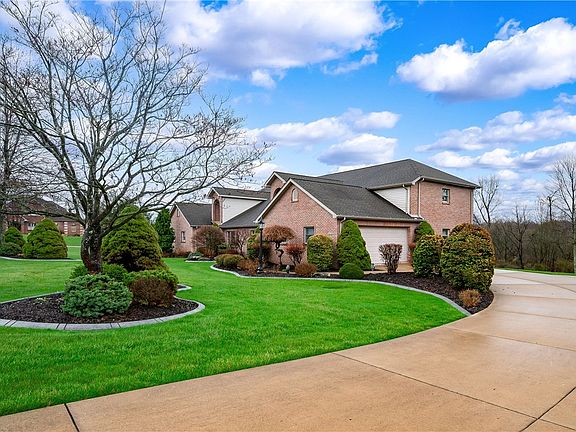 3rd image of 120 Blossom Dr #B