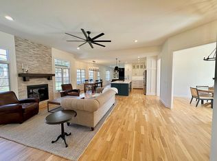 2405 E Olde Ivy St, Springfield, MO 65804