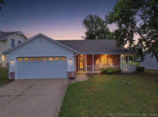 2408 SW Wolf Run Dr, Claremore, OK 74019