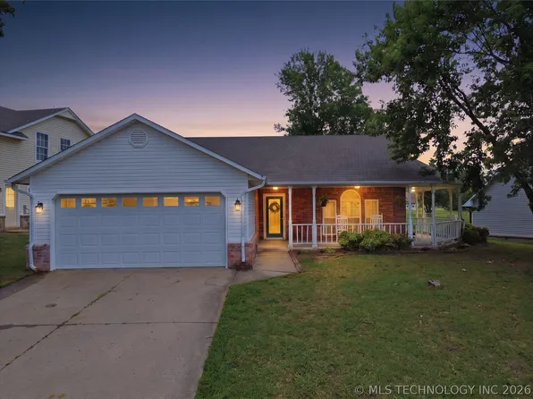 2408 SW Wolf Run Dr, Claremore, OK 74019