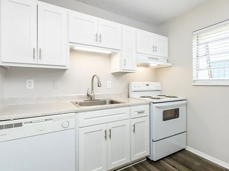 Sandlin Villas Apartments — Photo 20