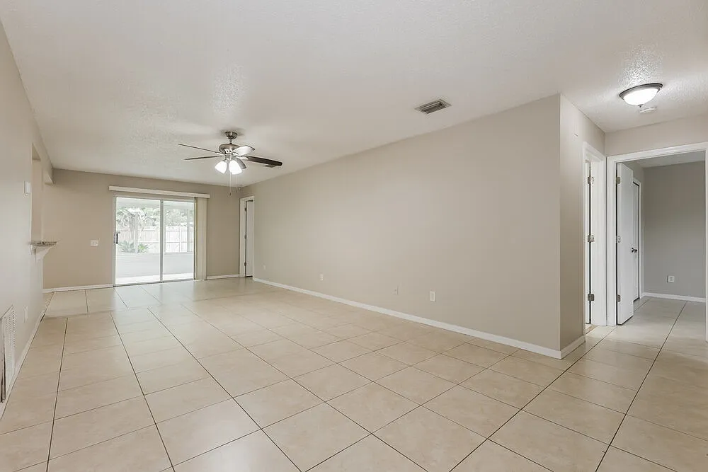 3 bed, 2.0 bath, 1280 sqft, $1,970 — Photo 4