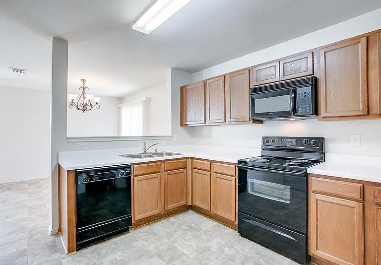 10540 Flagstaff Run — Photo 13