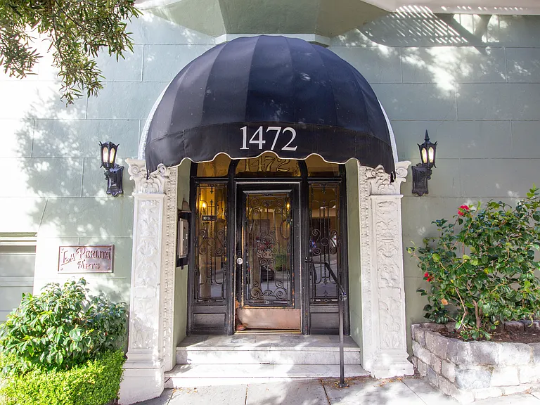 Main entrance door of the apartment building at 1472 Filbert St, San Francisco, CA 94109, USA