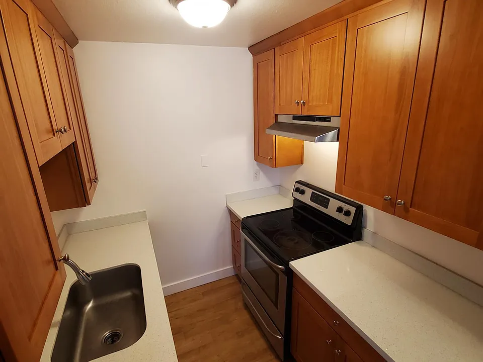 801 E Harrison St #402