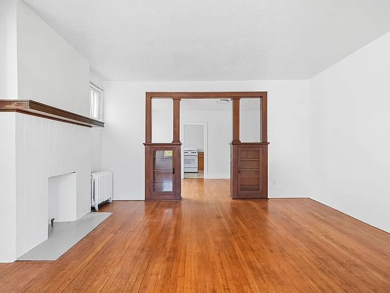 1205-1207 Illinois — Photo 7