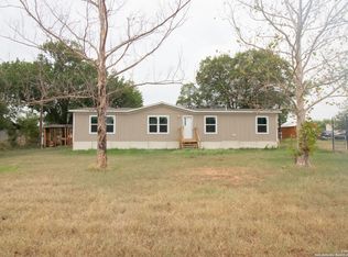 19545 FM 463, Devine, TX 78016