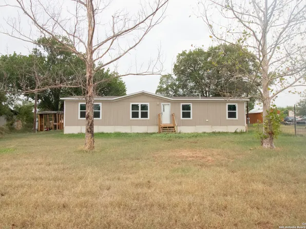19545 FM 463, Devine, TX 78016