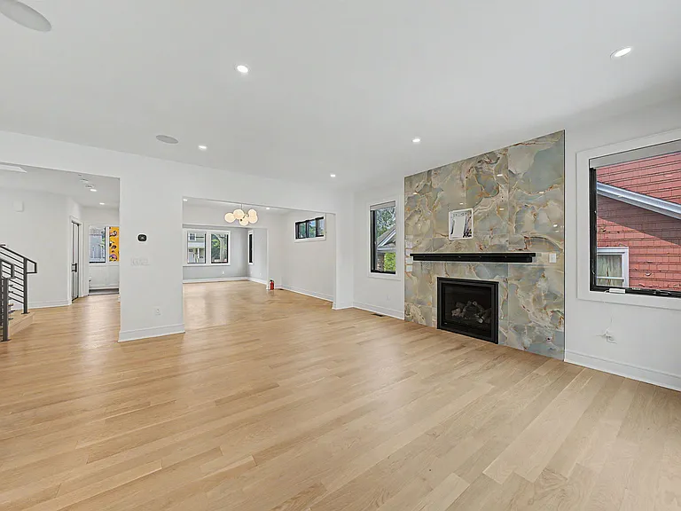 67 Westervelt Pl — Photo 42