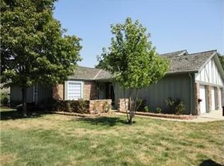 9957 Edelweiss Cir, Merriam, KS 66203