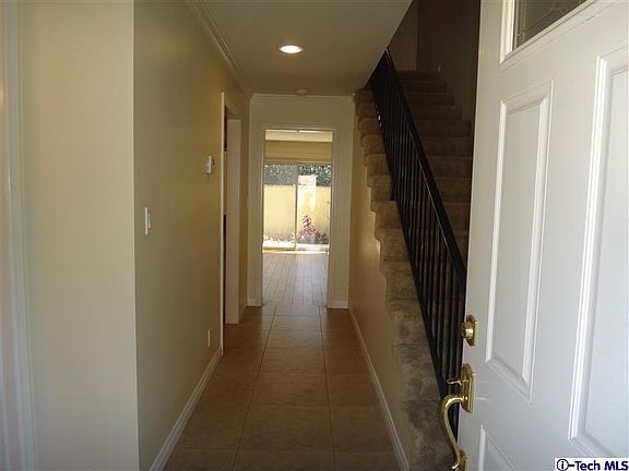 5th image of 253 N Mar Vista Ave APT 4