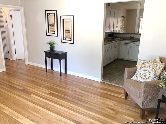 5th image of 638 Edgebrook Ln
