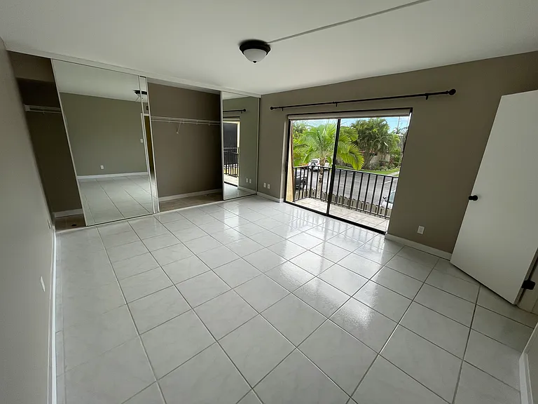 1525 Park Meadows Dr #4 — Photo 2