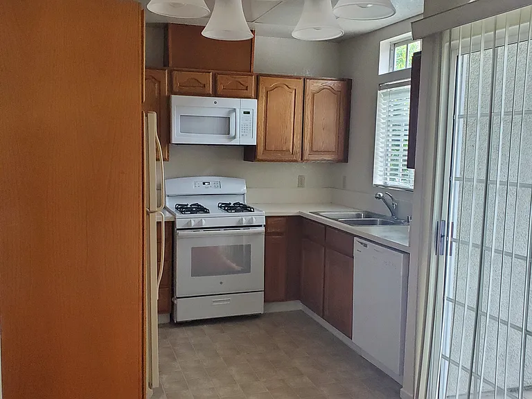 1817 Pelham Ave #101 — Photo 1