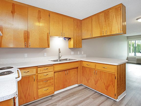 3rd image of 220 N College Ave #2
