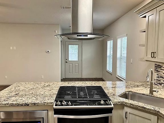 5th image of 4338 W Plum St