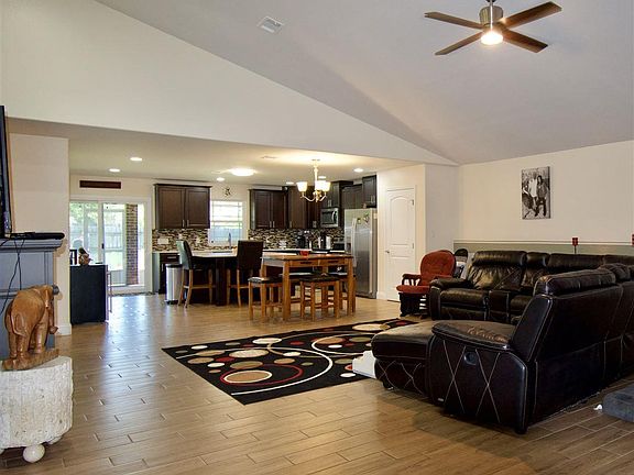 4th image of 1245 Mazurek Blvd