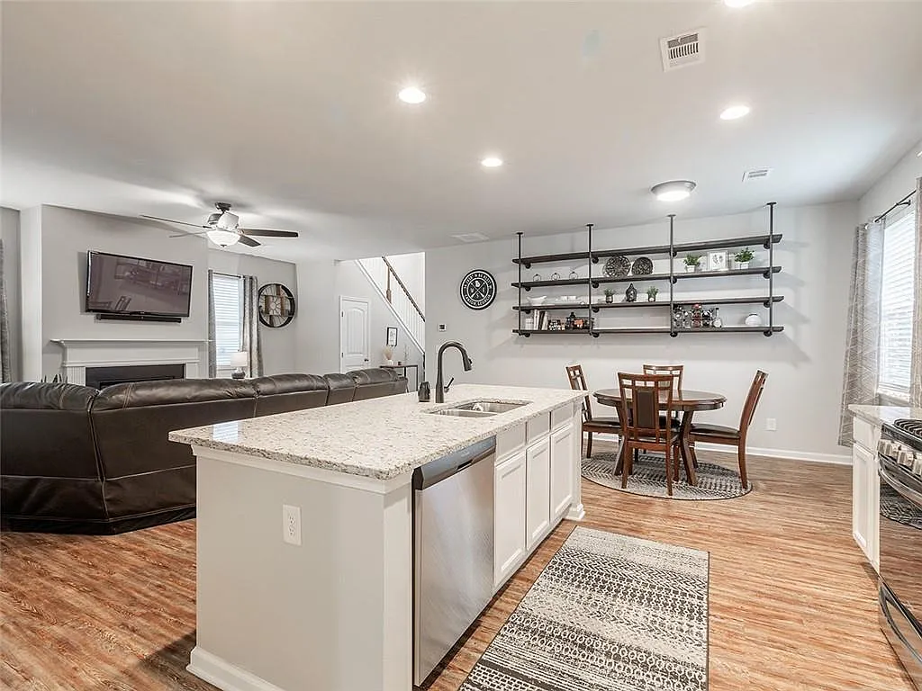 Building Photo - 635 Sunflower Dr