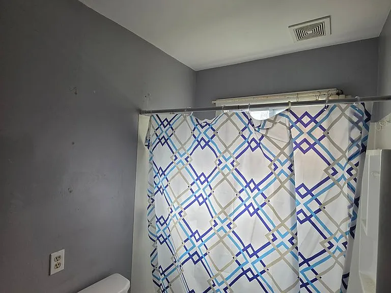 422 1st Ave — Photo 5
