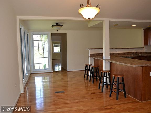 Kitchen & Dinning area