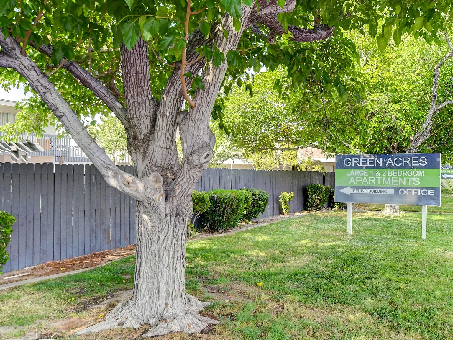 Green Acres — Photo 2