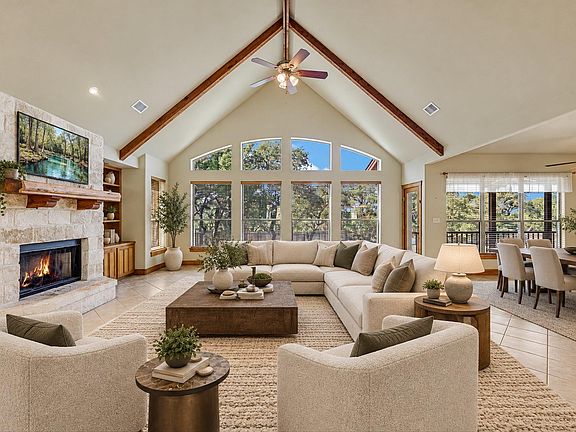 4th image of 404 W View Dr