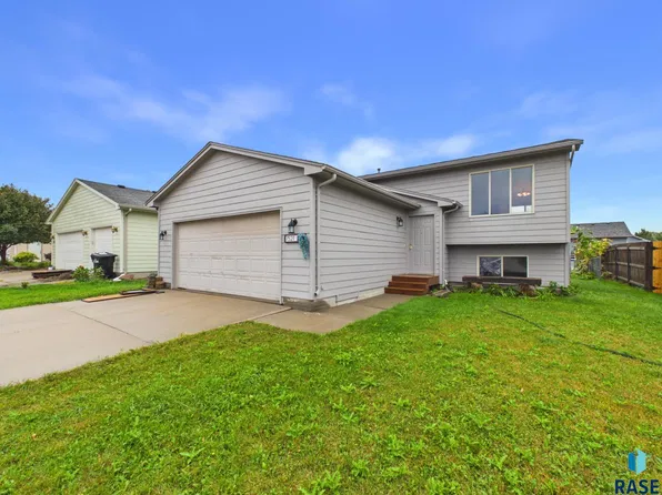 7521 S Bell Cir, Sioux Falls, SD 57108