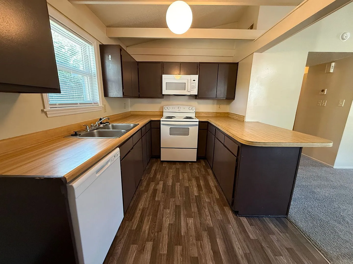 Nice 2 bedroom, 1 bath duplex — Photo 2
