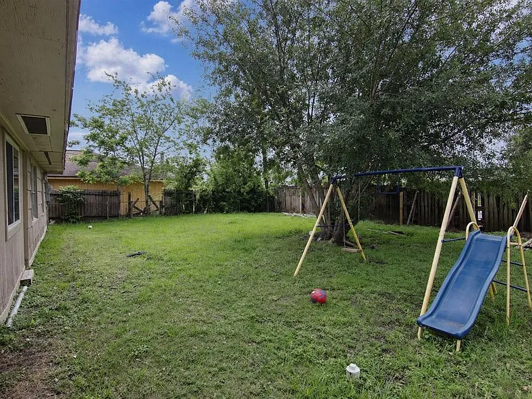 7941 Longridge Dr — Photo 18