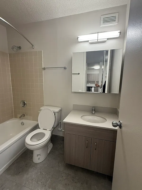 Studio, 1.0 bath, 530 sqft, $1,960 — Photo 3