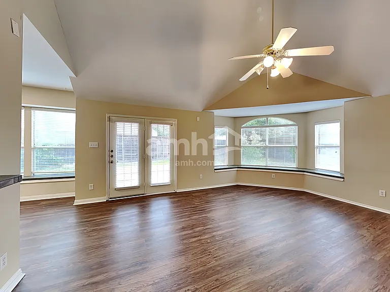 4308 Rebecca Ct — Photo 8