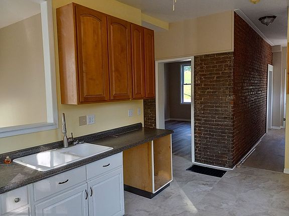 View into living room/foyer