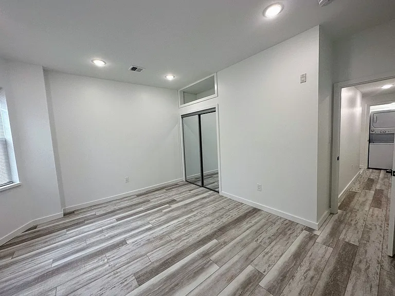 129 S 51st St #2F — Photo 14