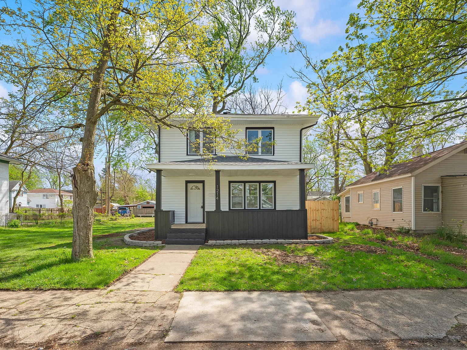 1214 Cedar St — Photo 2