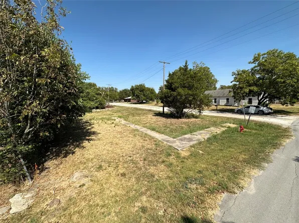 117 S Smyth St, Mart, TX 76664