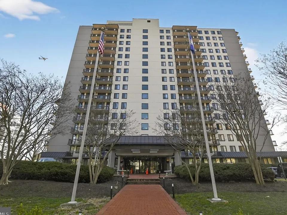 801 N Pitt St #411