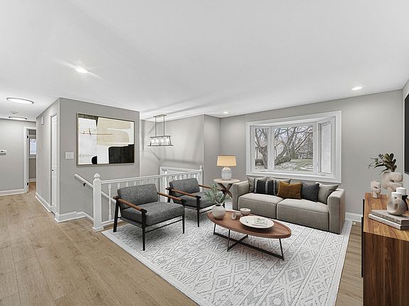 3rd image of 1021 Bradford Ln