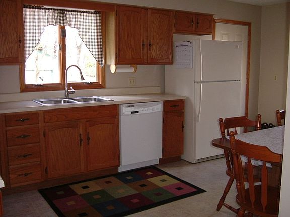 4th image of 418 Maplewood St