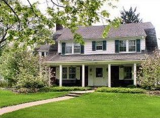 1034 W Downer Pl, Aurora, IL 60506