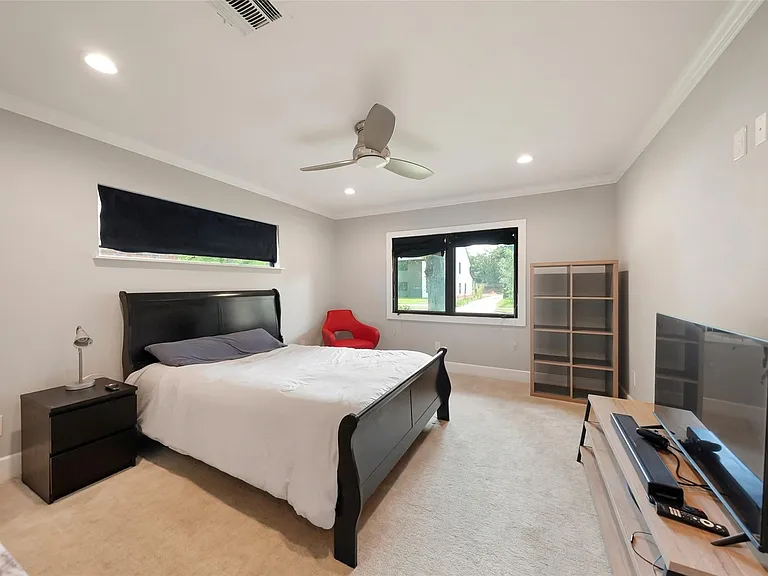 9411 Endicott Ln — Photo 31