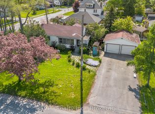 7962 Booth St, Niagara Falls, ON L2H 1E8