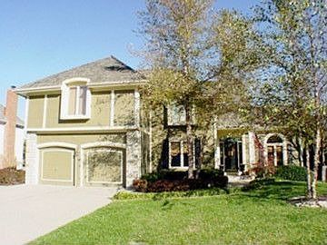 1st image of 414 NE Medford Dr