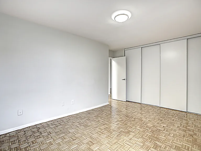 10 Yorkwoods Gate — Photo 17