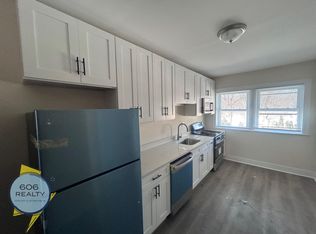 98 Lincoln Ave #102-2S, Riverside, IL 60546