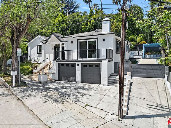 3rd image of 3959 Tropical Dr