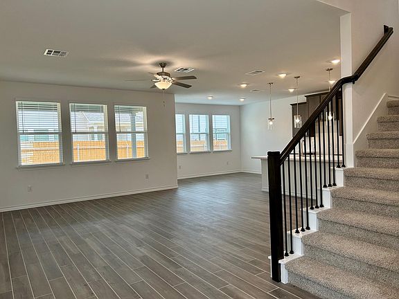 3rd image of 2912 Saint Regis Dr