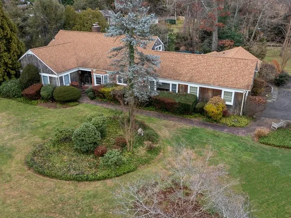 7 Kings Drive, Old Westbury, NY 11568