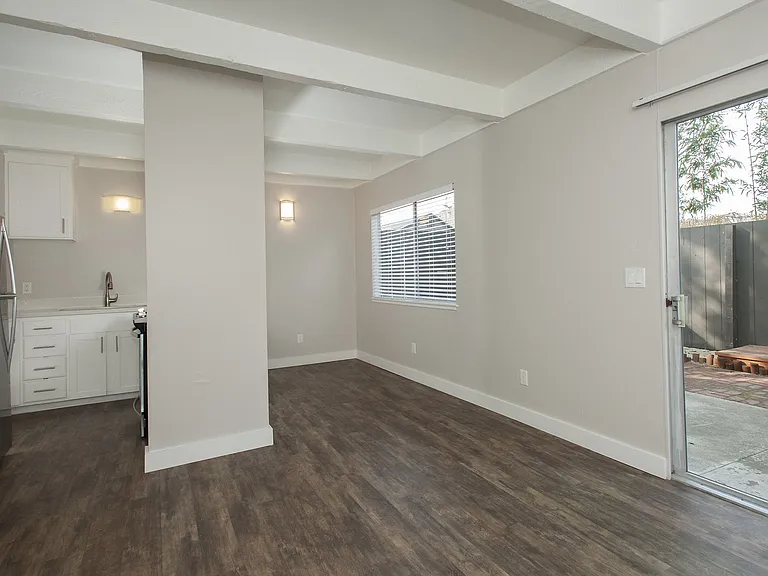 Monterey Townhouse — Photo 6
